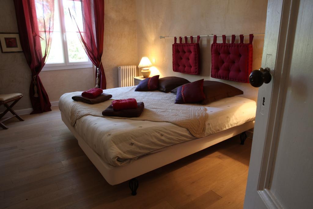 Domaine Des Deux Cedres Bed & Breakfast Gauriac Room photo