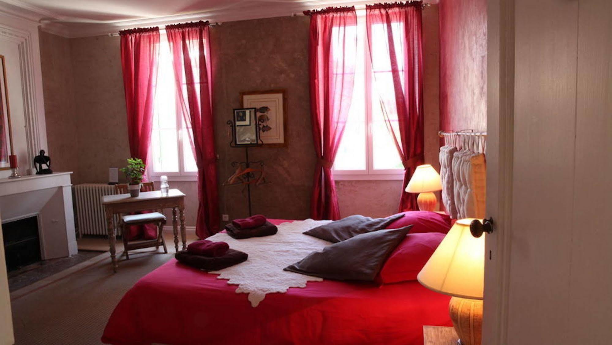 Domaine Des Deux Cedres Bed & Breakfast Gauriac Exterior photo